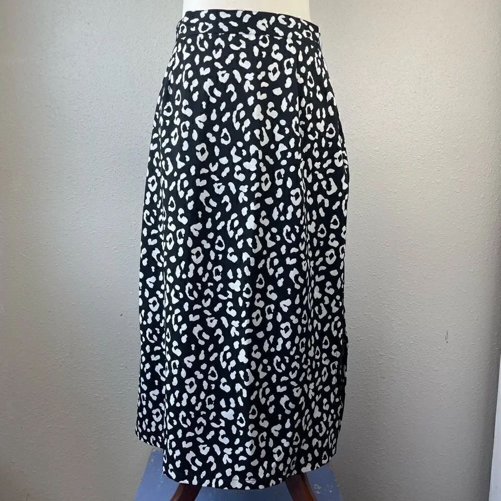 Black and White Midi Skirt EUC